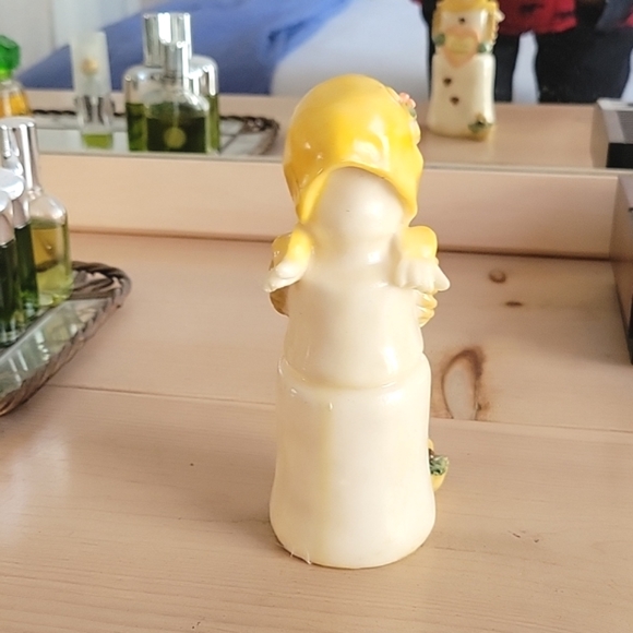 Vintage Acrylic Snowwomen Figurine - Picture 3 of 5